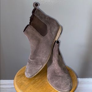 Urban Outfitter Chelsea Boot